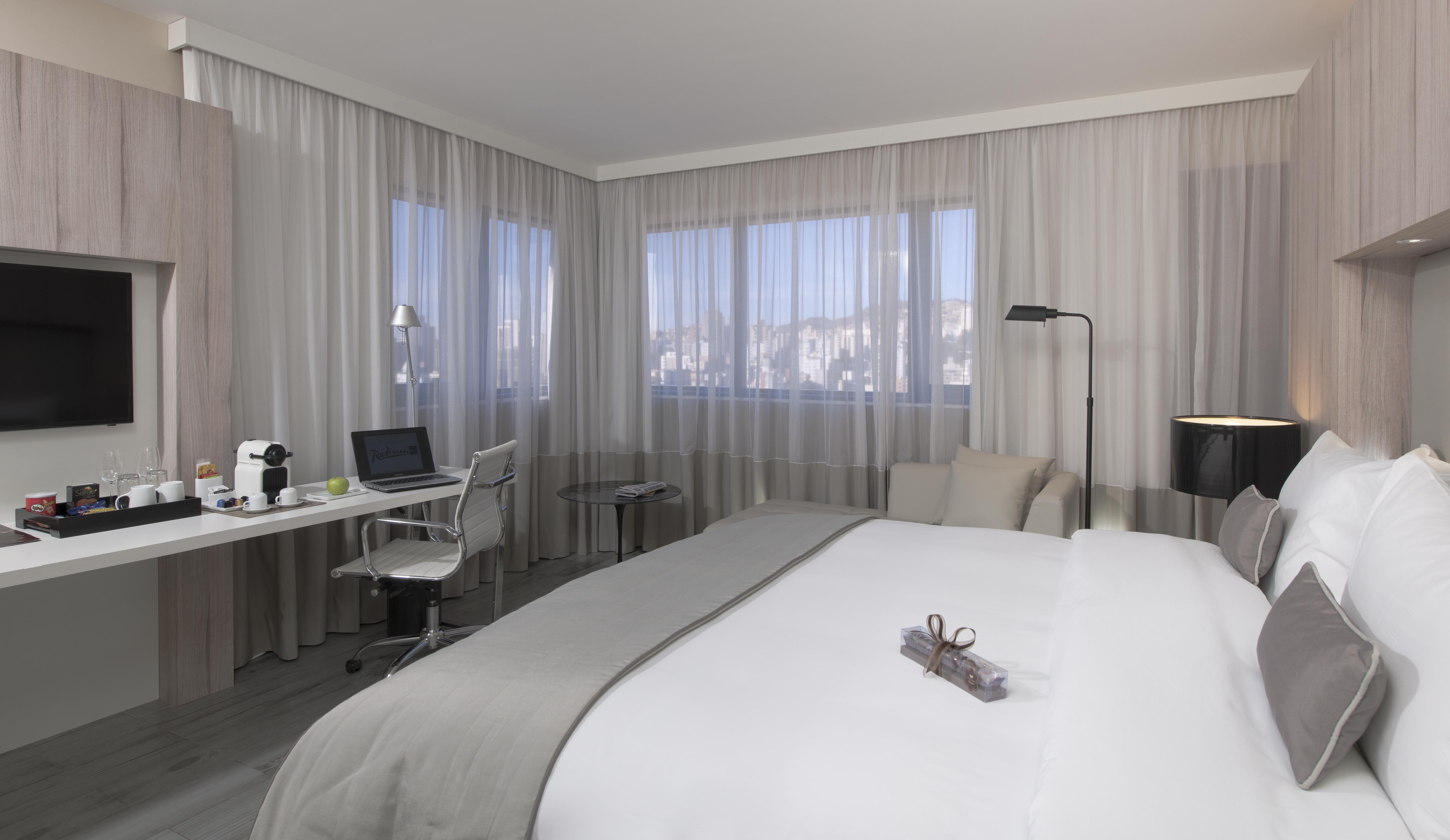 Radisson Blu Belo Horizonte Savassi Hotel Eksteriør billede Deluxe room
